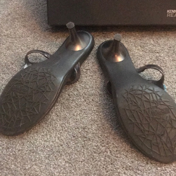 Kenneth Cole Sandals - Picture 2 of 3